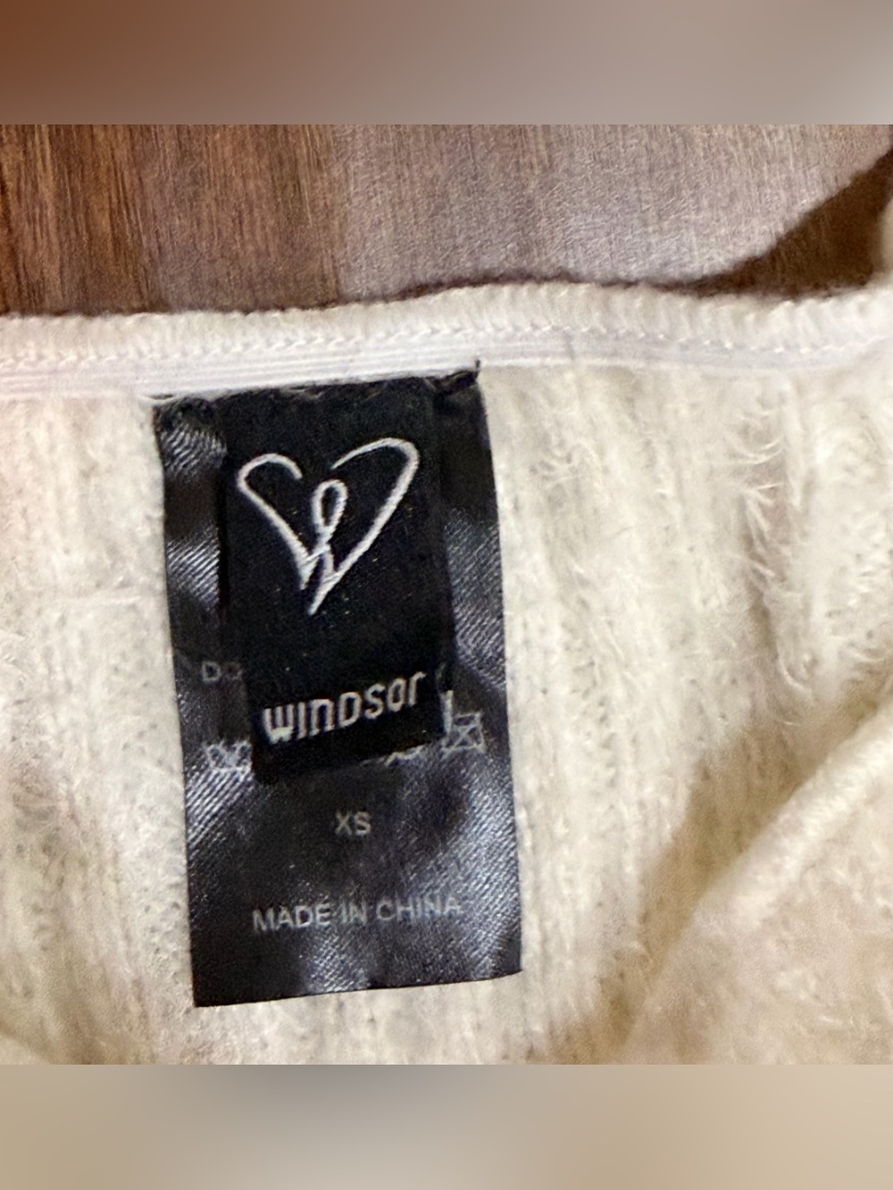 Windsor Off-Shoulder White Ribbed Crop Top - Picture 4 of 5